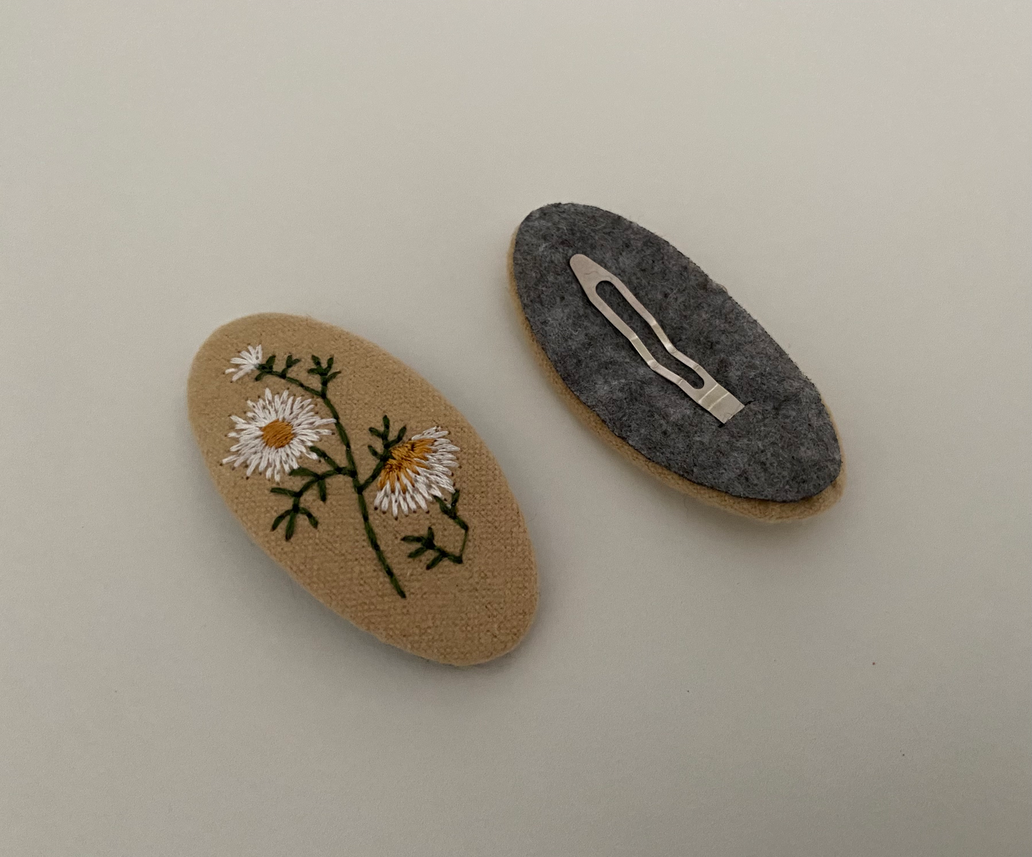 Broderede stof hårspænder