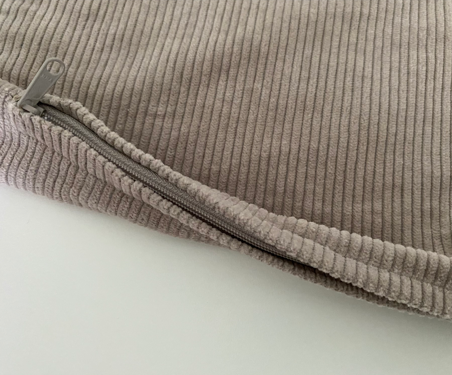 Beige pudebetræk i fløjl