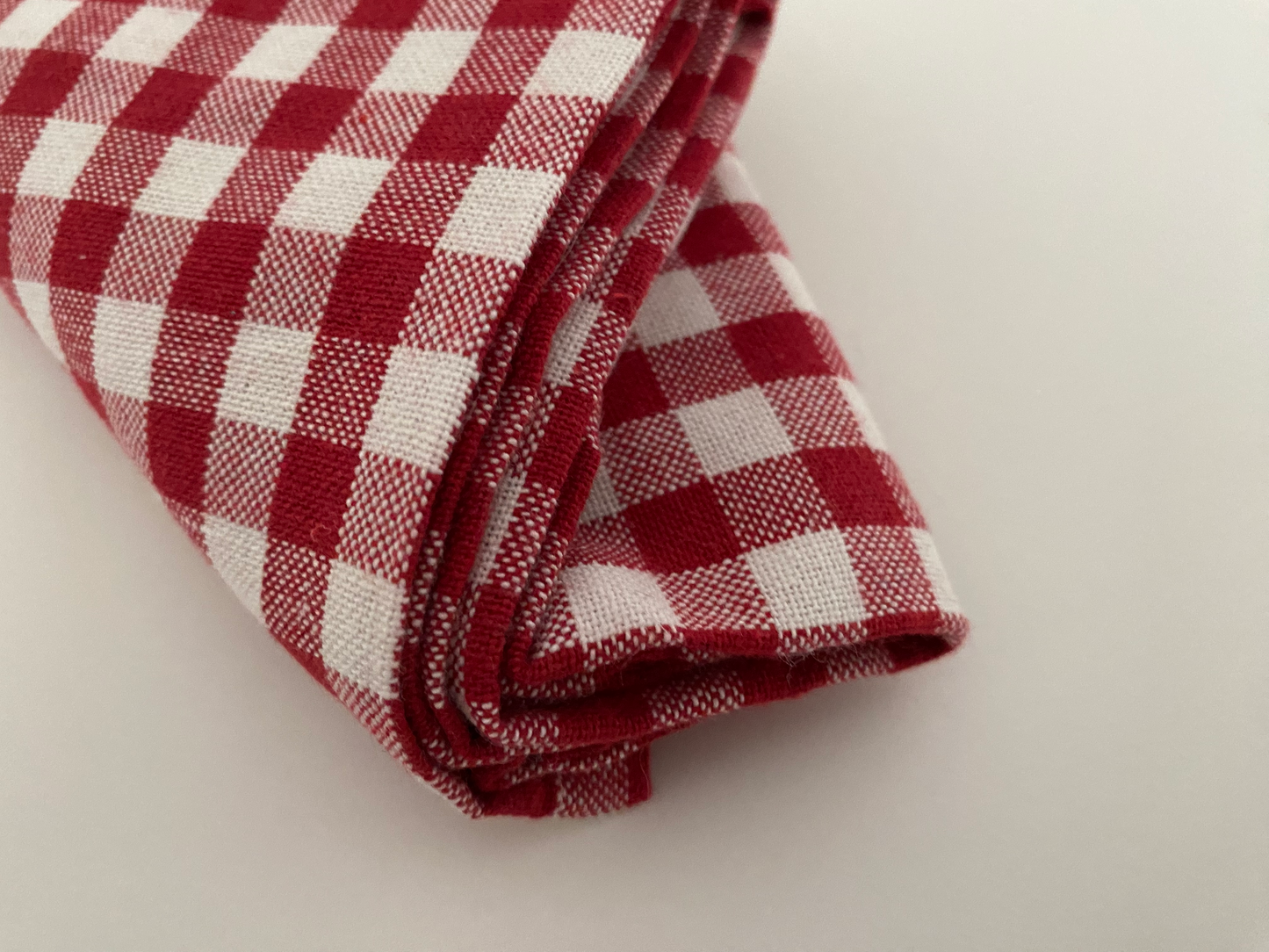 Rød- og hvidternet viskestykke