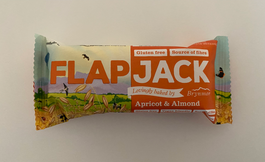 Kompakt snackbar med aprikos og mandler