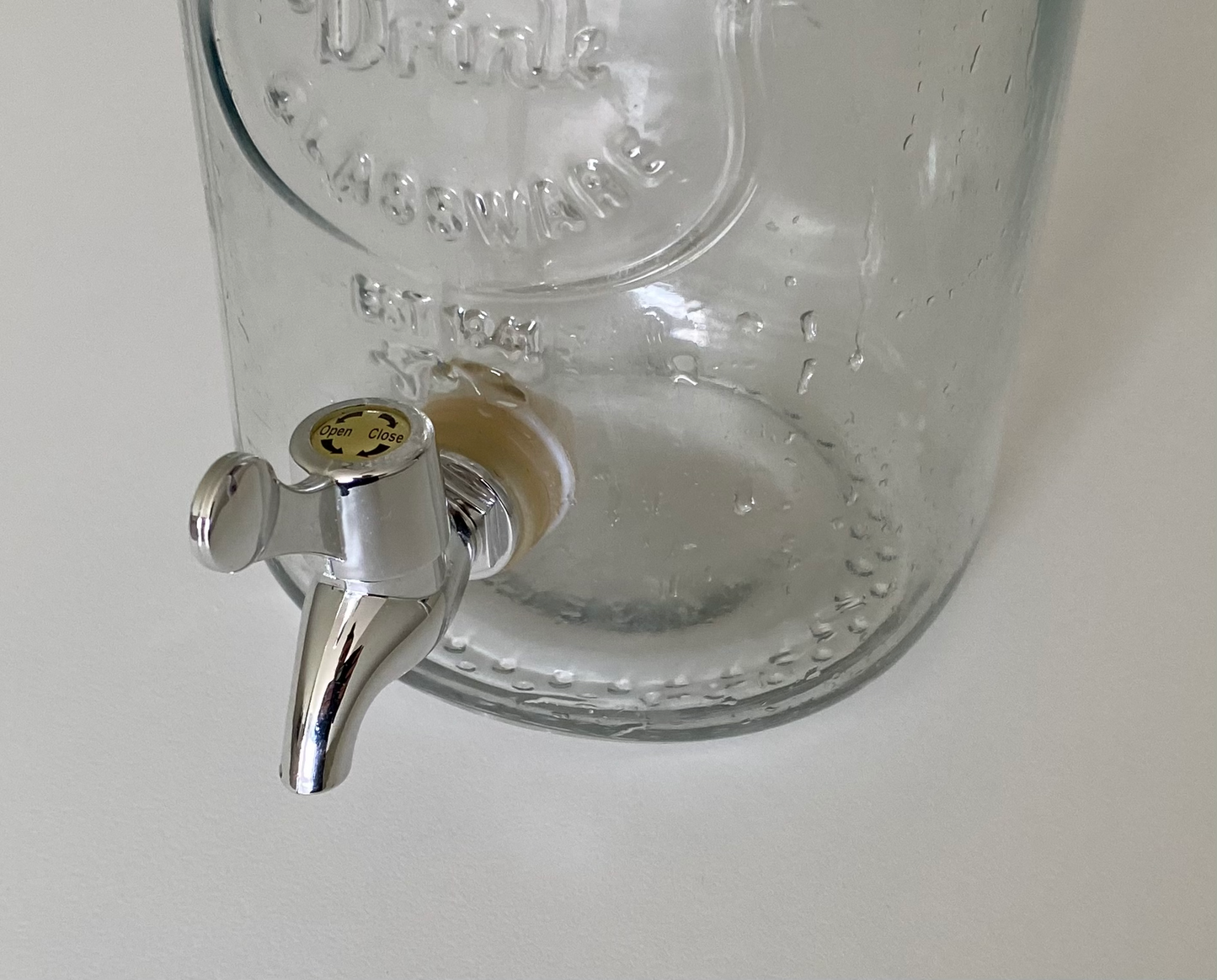 Glasdispenser med tappehane