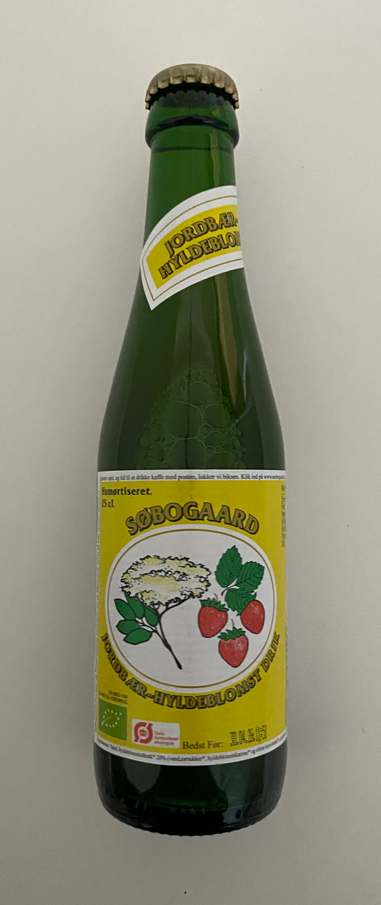 Økologisk jordbær-hyldeblomst drik